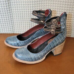 Freebird Randi Turquoise Crocco size 9